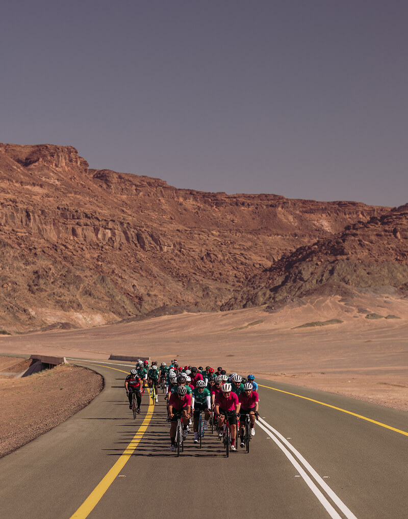 Cyclistes dans le désert d'AlUla