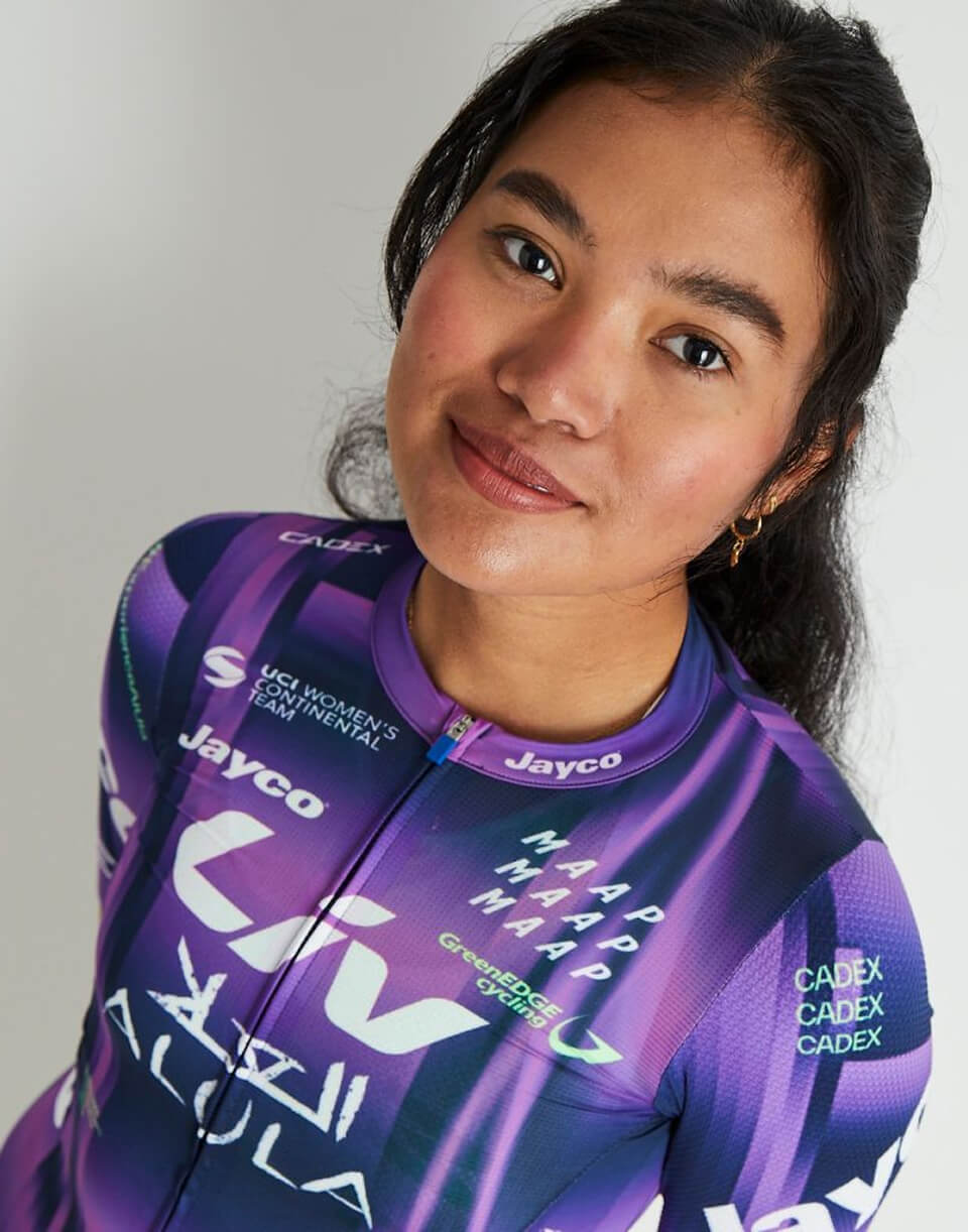 Portrait de Moroj Adil, première cycliste professionnelle d'Arabie saoudite